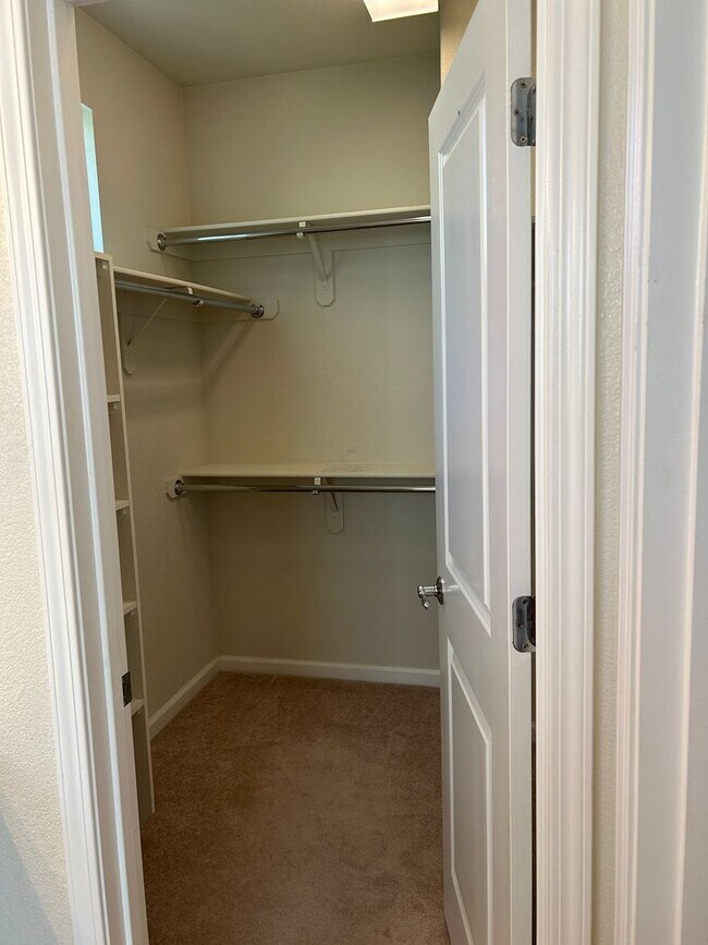 Building Photo - **READY FOR MOVE IN** Somersett Townhome