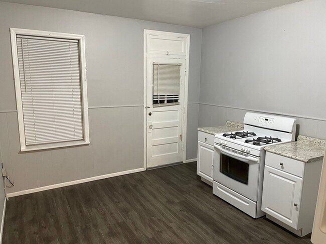 Building Photo - Bamberger 4 Family