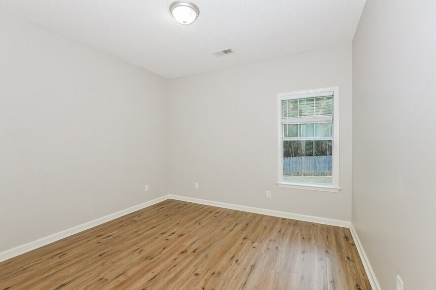 Building Photo - 8662 Valmont Cir