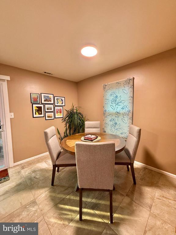 Building Photo - 5500 Woodlawn Manor Ct