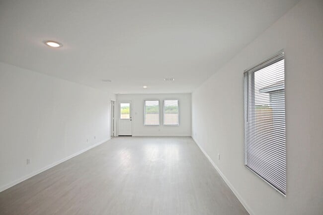 Building Photo - 463 River Run Wy