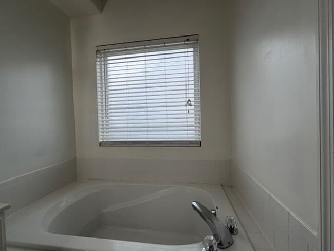 Building Photo - 3 Bed 1 Bathroom Single Family Home Available in Miamisburg*