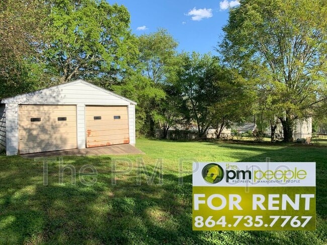 Building Photo - 204 Pennwood Ln