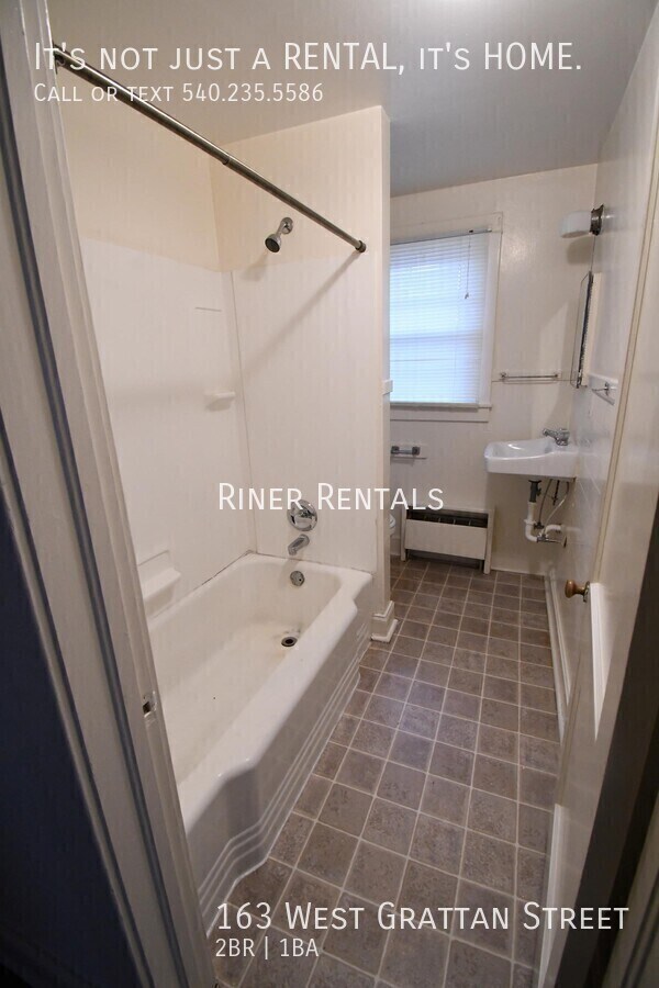 Building Photo - 163 W Grattan St