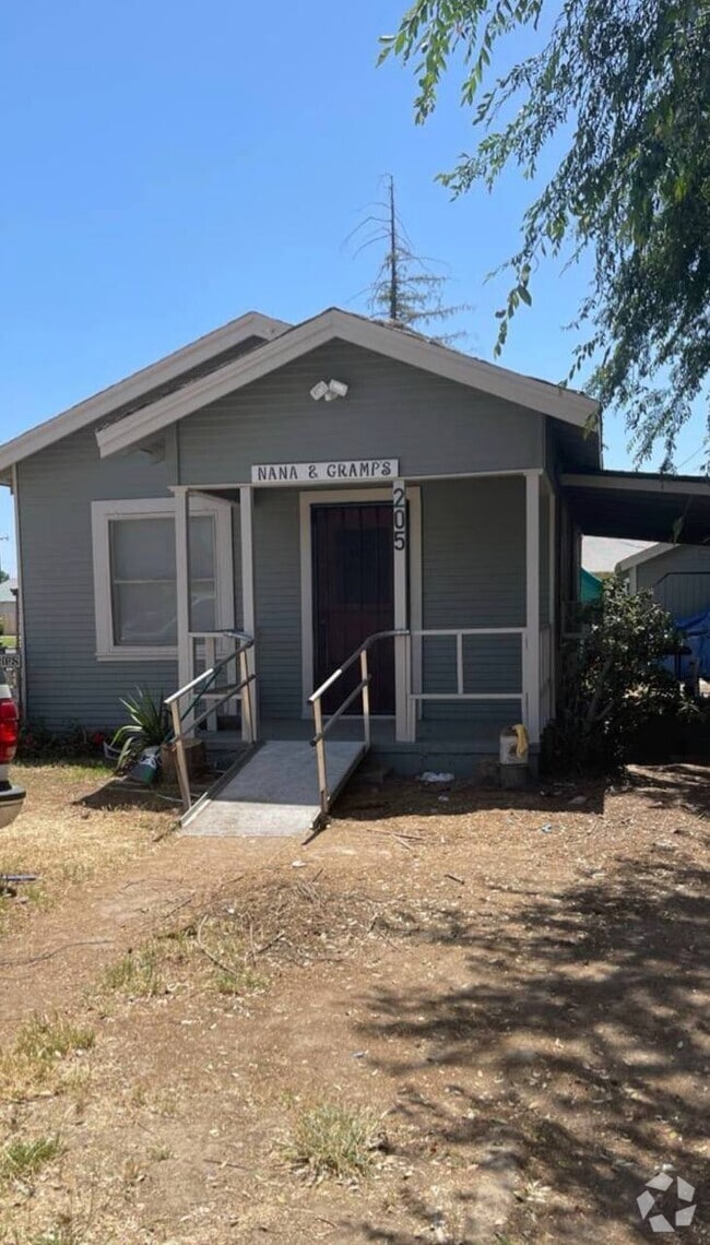 Building Photo - 205 W Maple Ave