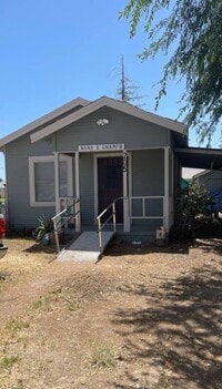 Building Photo - 205 W Maple Ave