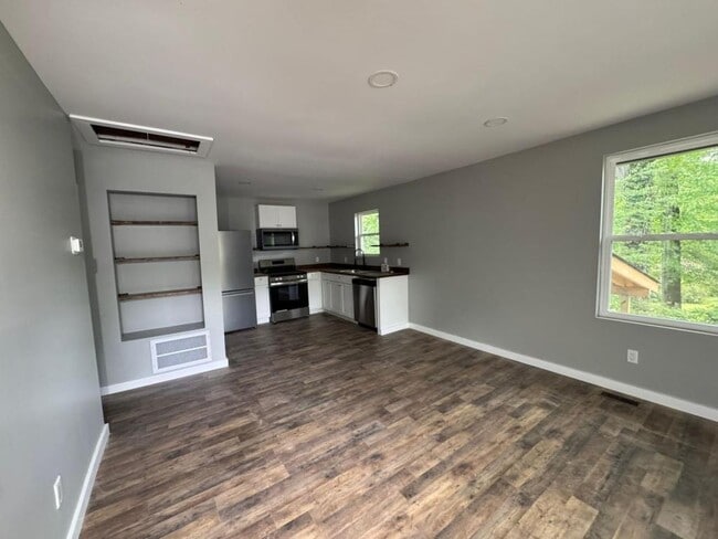 Building Photo - 220 Fisk Ave