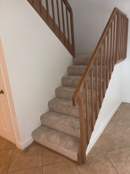 Building Photo - 607 6th Ct