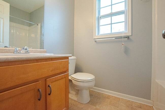 Building Photo - Pet Friendly Three Bedroom!