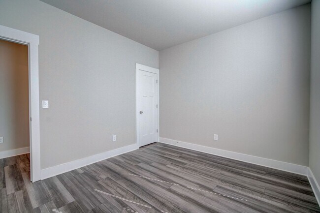Building Photo - Gorgeous 4 BR, 3BA, Home with Loft, and 2 ...