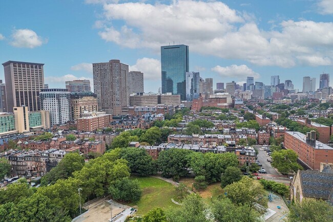 Building Photo - 237 W Newton St