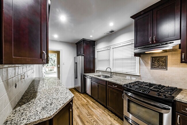 Building Photo - 2291 Strathmore Dr NE