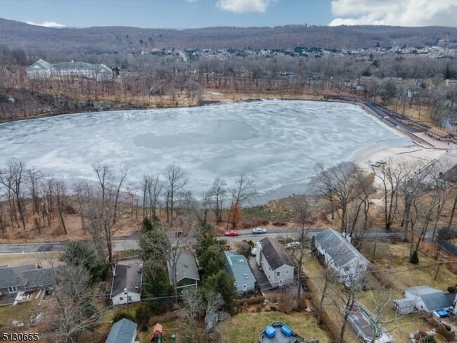 Building Photo - 25 Lake Rd