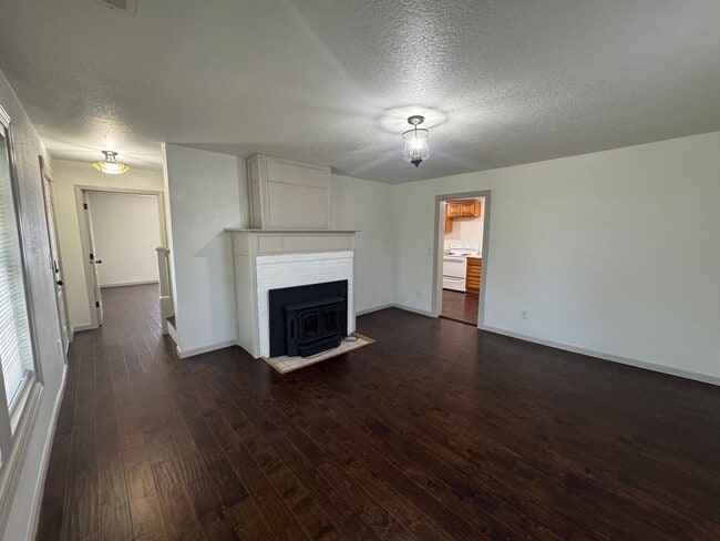 Building Photo - Charming 2BR Country Home on Nearly 1 Acre in Telford | Spacious Layout