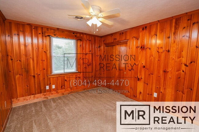 Building Photo - 4823 Suecla Dr