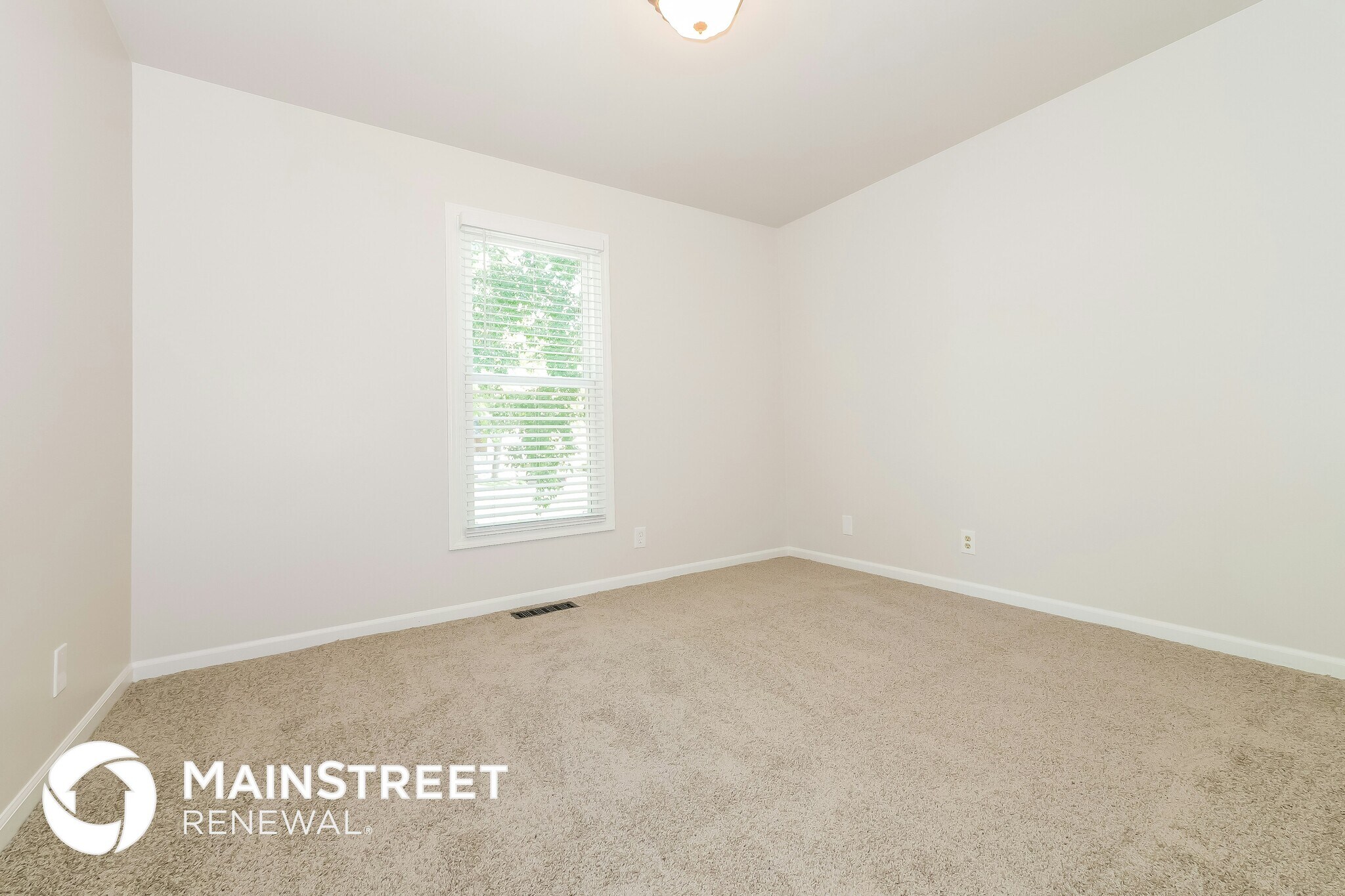 Building Photo - 1321 NE Quail Walk Dr