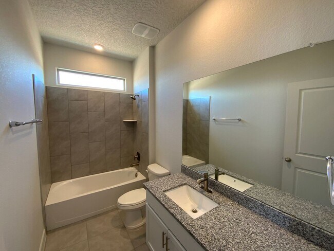 Building Photo - 3 Bedroom Single Story New Build in Lomas ...