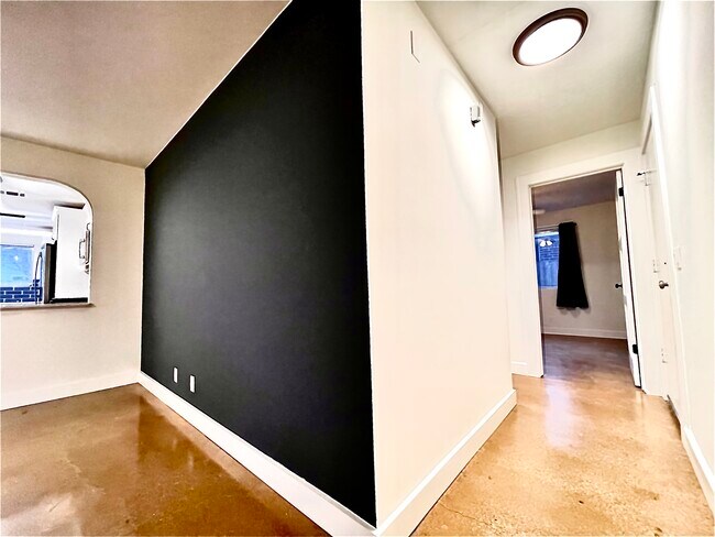 Building Photo - 9503 Dalewood Dr