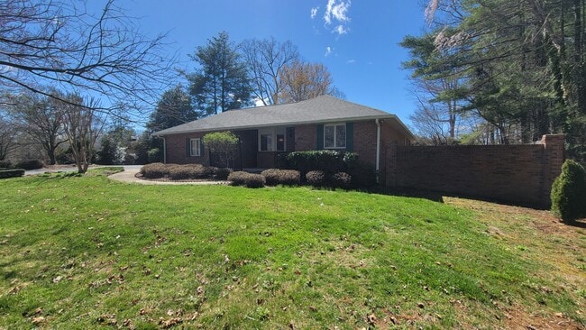 Building Photo - 1041 Carousel Ln