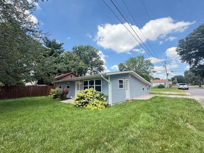 Building Photo - 3 Bed 1 Bath Springfield, MO