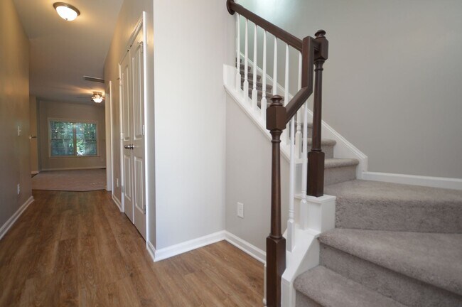 Building Photo - 121 Cypress Hill Ln