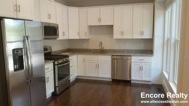 Building Photo - 2044 Beacon St