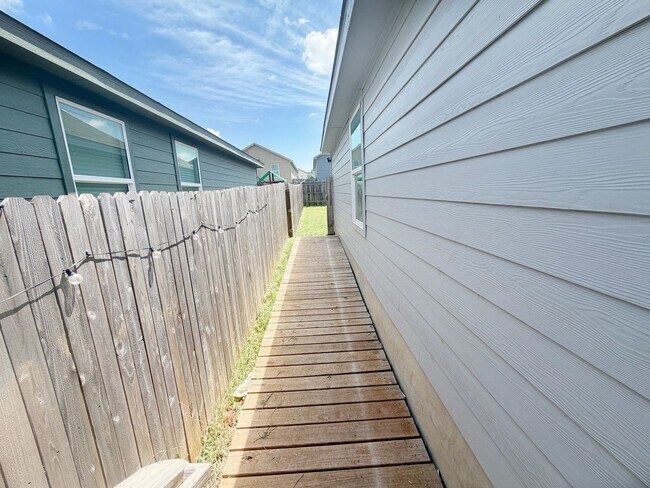 Building Photo - 8935 Astral Pl