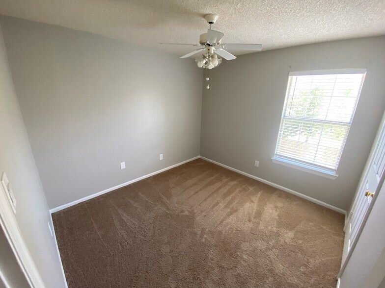 Building Photo - 2848 Ironwood Dr