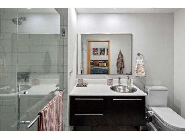 Building Photo - 700 N Washington Ave