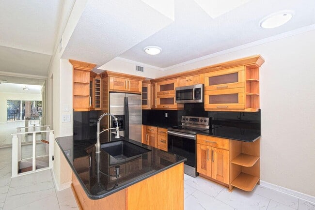 Building Photo - 2400 Centergate Dr