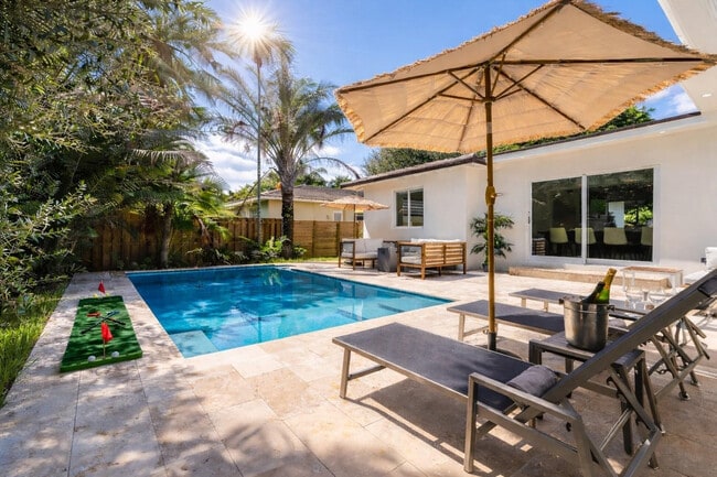 Building Photo - 616 NE 16th Terrace