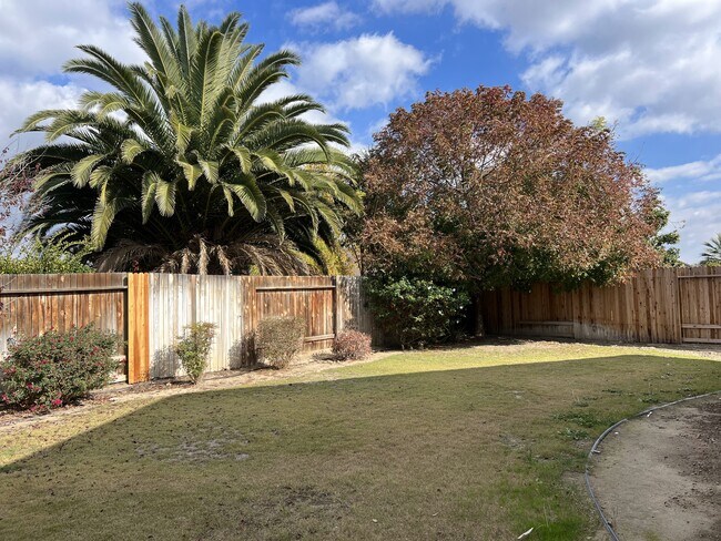 Building Photo - 5210 Sweet Sunblaze Ave