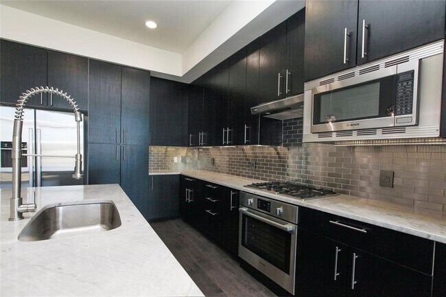 Building Photo - 4820 Caroline St