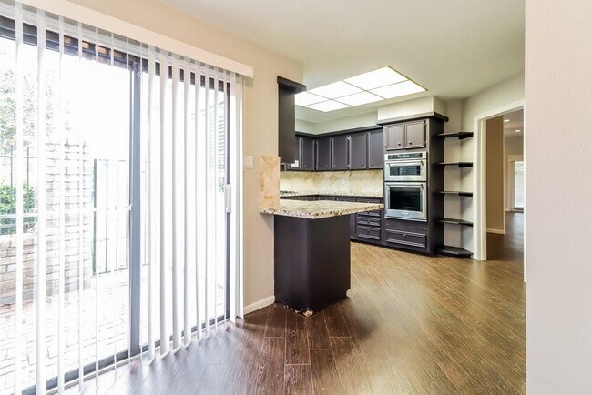 Building Photo - Cedar Valley Drive, Missouri City, TX 77459 - 3 BR 2 BA single-family home
