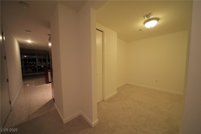 Building Photo - 4575 Dean Martin Dr