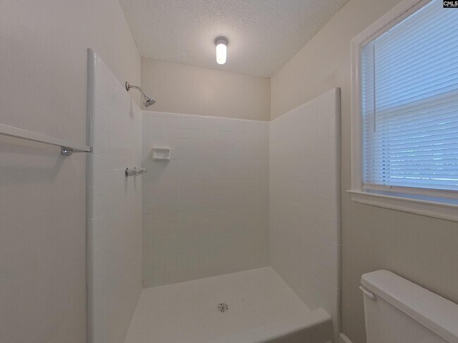 Building Photo - 208 Southampton Dr