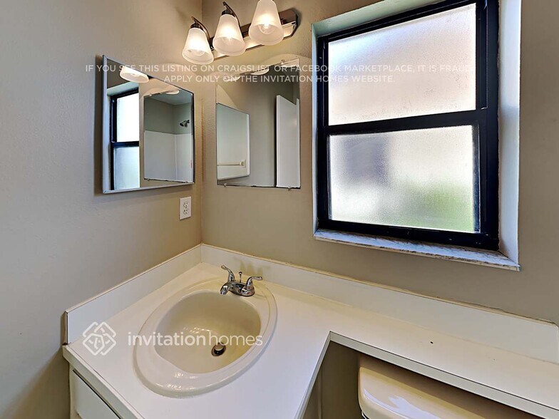 Building Photo - 1448 Marigold Dr