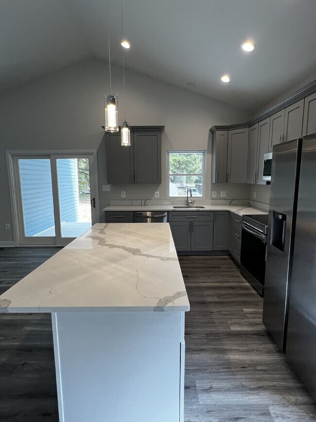 Building Photo - 38 Meadow View Ln