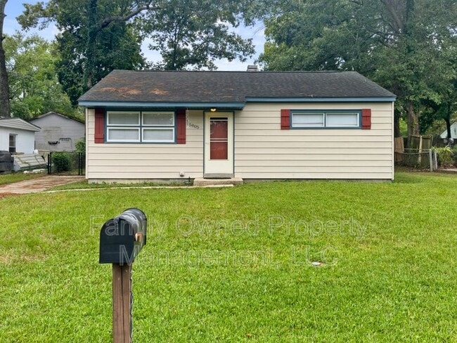 Building Photo - 5805 Chaucer Dr