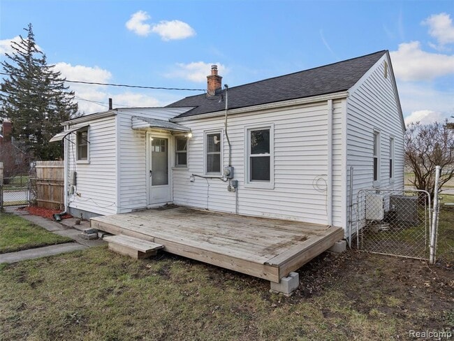 Building Photo - 904 E Otis Ave