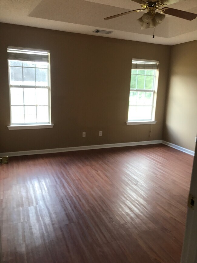 Building Photo - 814 King Arthur Dr