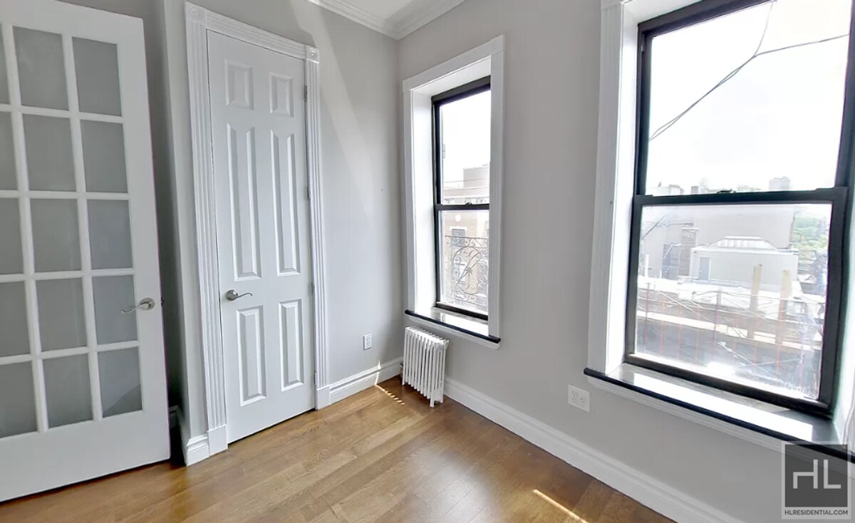 Building Photo - E 3RD ST.