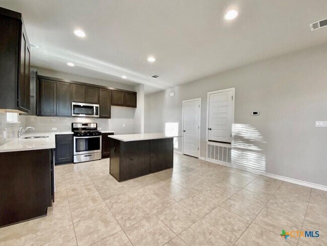 Building Photo - 2309 Pecan Island Dr