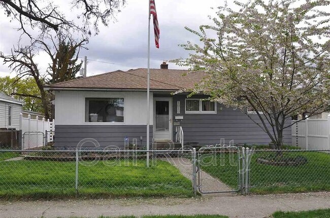 Primary Photo - 1012 E Lacrosse Ave