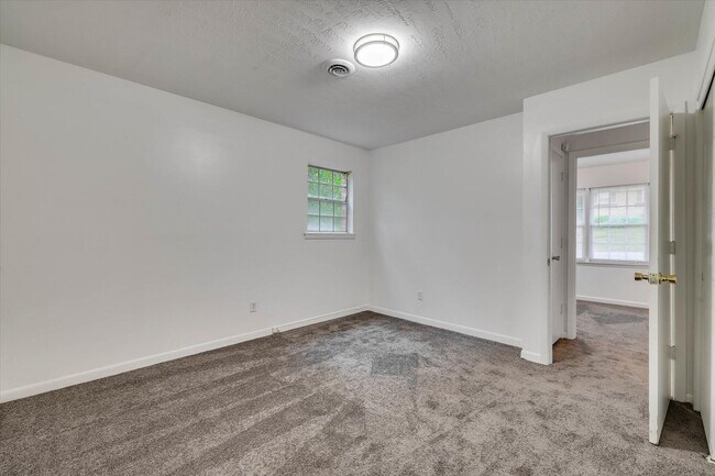 Building Photo - 2307 Hardwick Rd