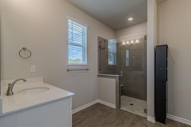 Building Photo - 127 Roaming Rock Trl