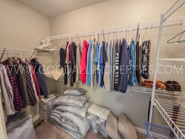 Building Photo - 3 Bed 2 Bath Home in Adel with a 3-Car Garage