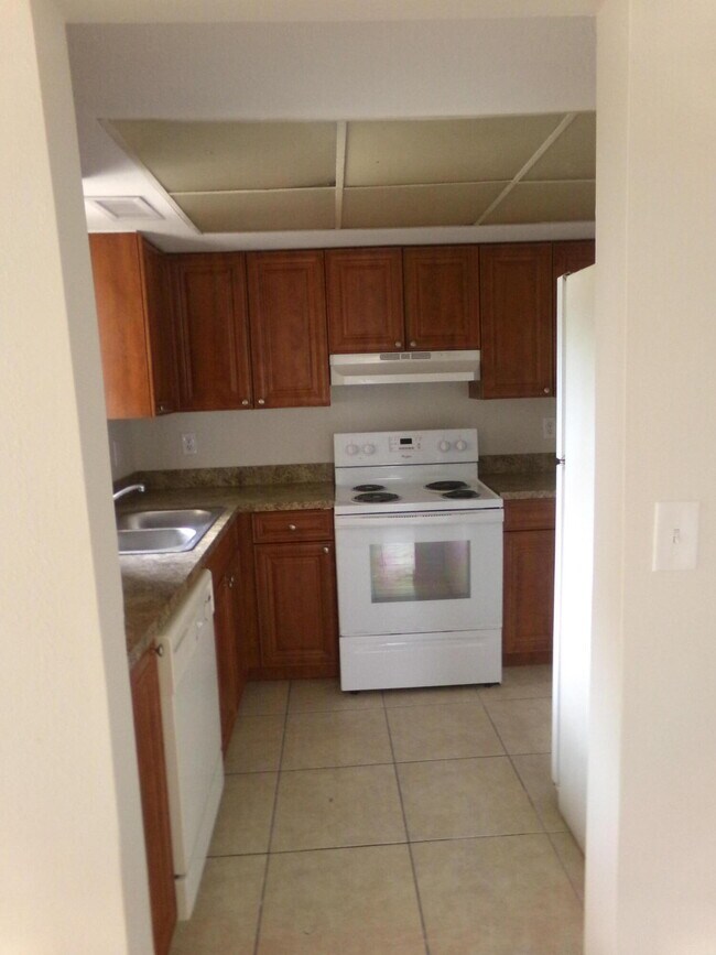 Building Photo - 1554 SE Royal Green Cir