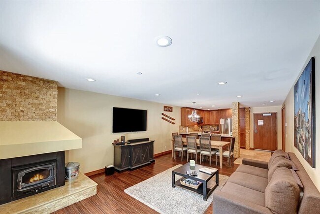 Building Photo - Fully Remodeled 1BD + Private Bunk Room | 2BA | Aspen Creek – $3,100/Month