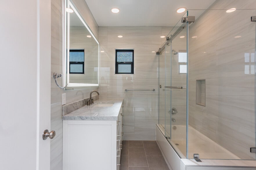 Building Photo - 128 S Harper Ave